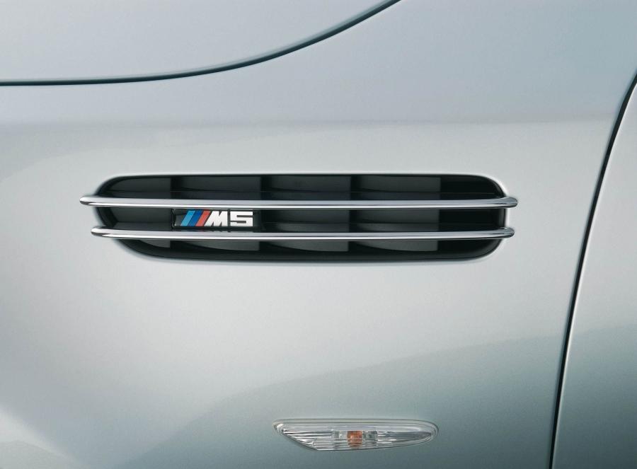  BMW M5 Touring 2009 года  (фото 28 из 51)